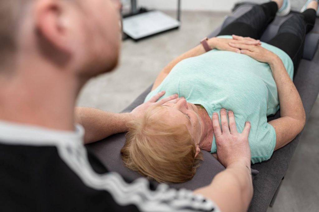 Patientin bei der Behandlung